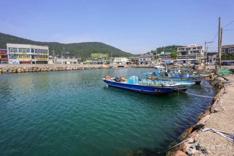 Woljeon Harbor (Woljeon Breakwater)