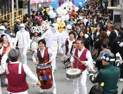 미로 골목길 투어 감천문화마을 골목축제